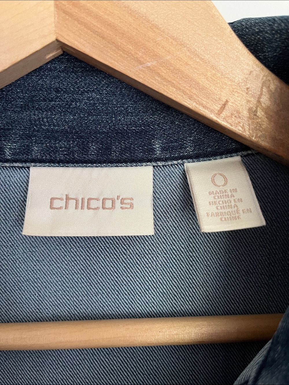 Chico's Medium Wash Button Up Stretch Denim Jean Jacket Size S - Picture 6 of 8